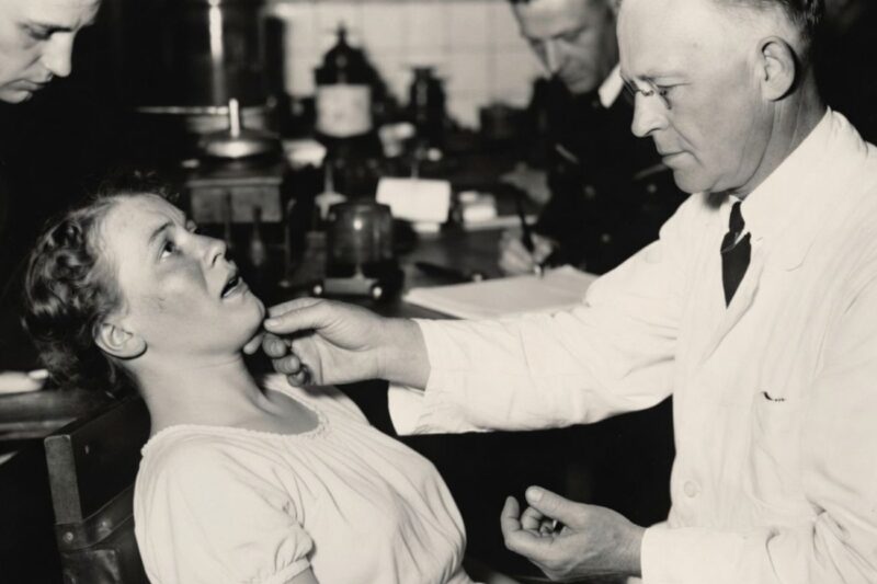 “Close your eyes”: what the female prisoners endured before the Nazi doctors…